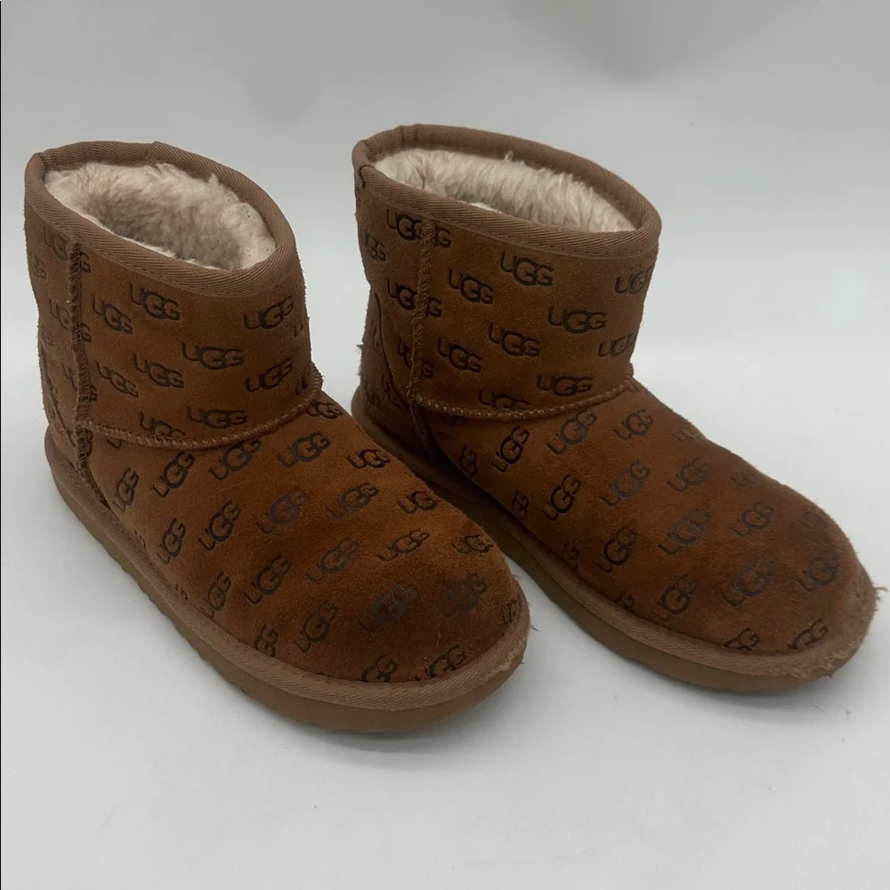 UGG classic mini